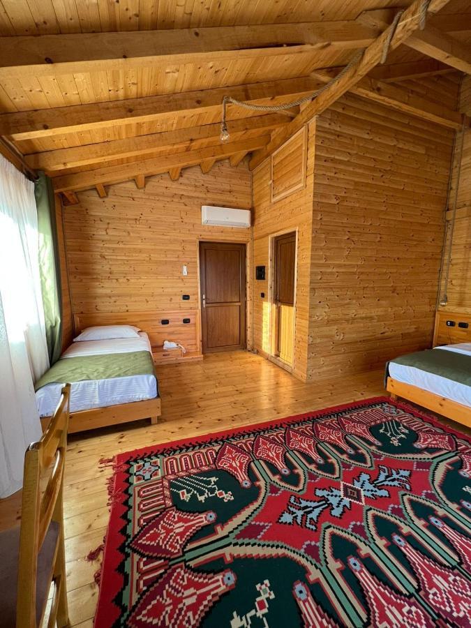 Hotel Wooden House Canaj Exterior foto